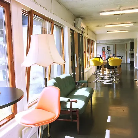 B27 Hostal *